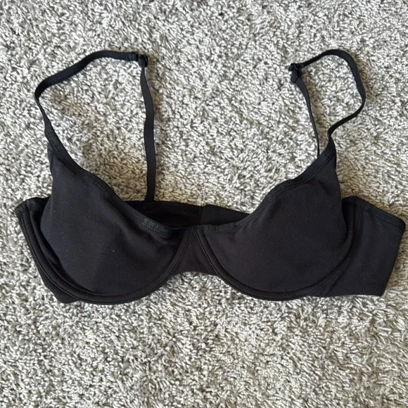 Like new unlined underwire SKIMS bra with Adjustable Straps - Picture 1 of 5